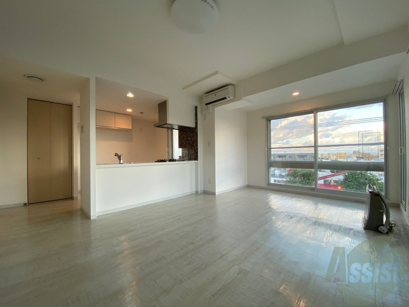 居室・リビング　広くてきれいなリビングです！快適に過ごせそうですね。