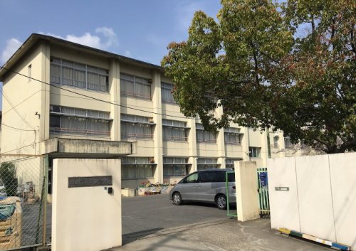 小学校　市立朱雀小学校（小学校）まで560m