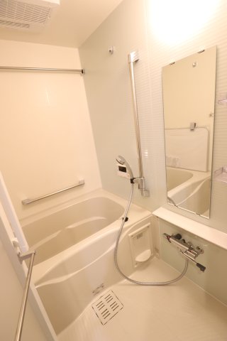 バス・シャワールーム　ゆったり過ごせるお風呂です