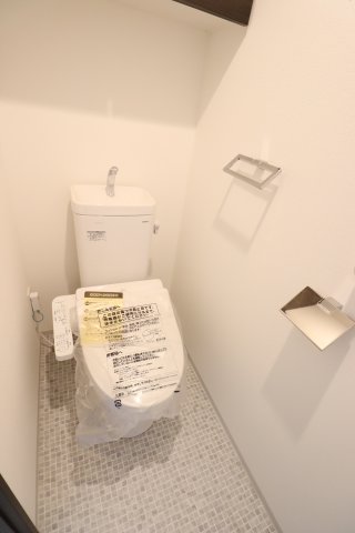 トイレ　落ち着いた色調のトイレです