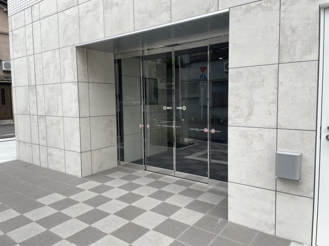 エントランス　ゆとりのあるエントランスです