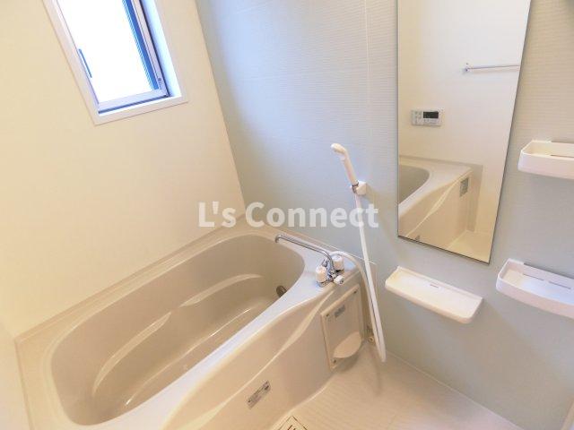 バス・シャワールーム　追焚き、浴室乾燥付きのお風呂。