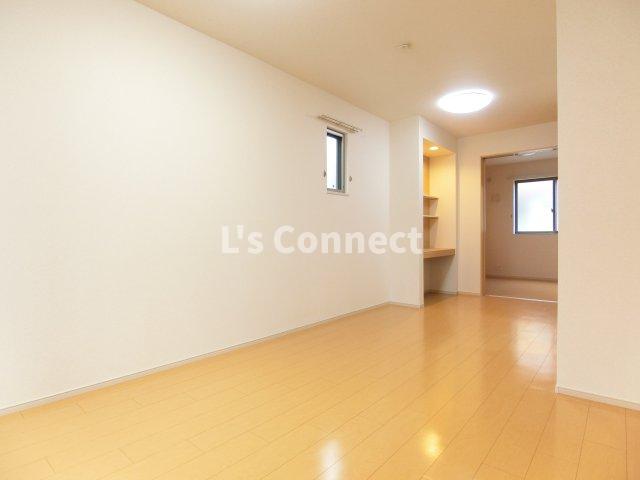 居室・リビング　角部屋で２面に窓があります。