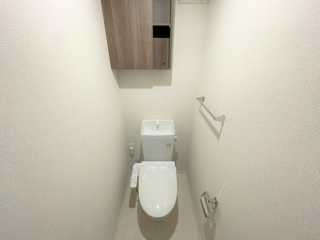 トイレ　※同じ間取りのお部屋の参考写真となります。