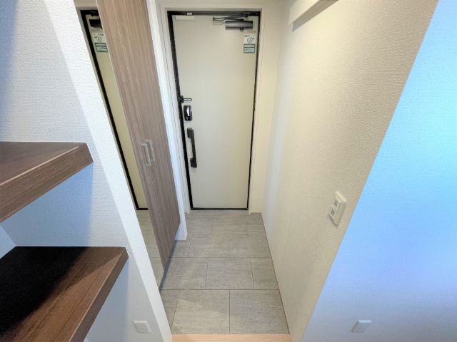 玄関　※同じ間取りのお部屋の参考写真となります。