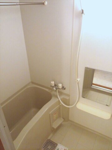 バス・シャワールーム　浴室乾燥機付きのお風呂です♪