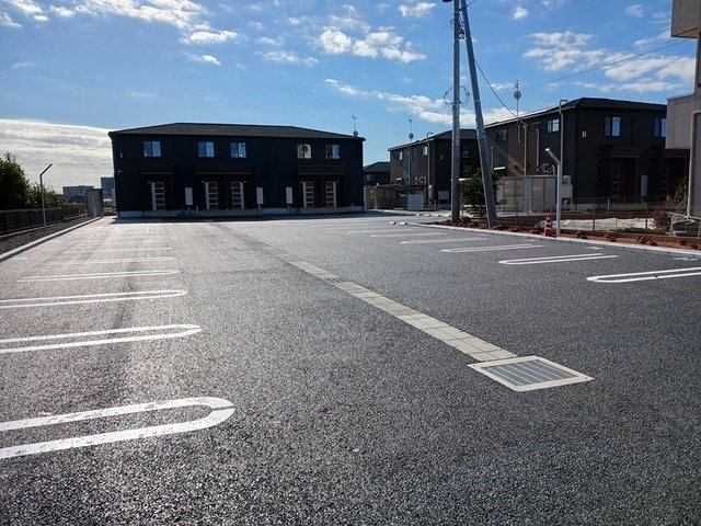 駐車場　駐車場があるので、車を買う予定の方も安心です