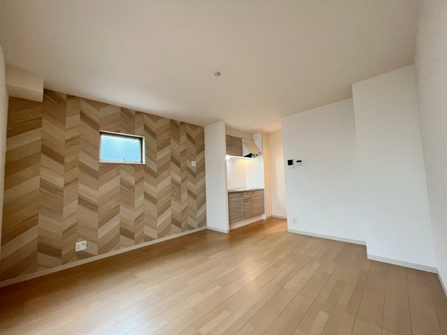 居室・リビング　別号室の写真です。ご参考までに