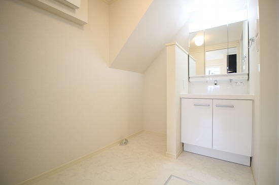 洗面設備　類似部屋写真（左右反転となります）