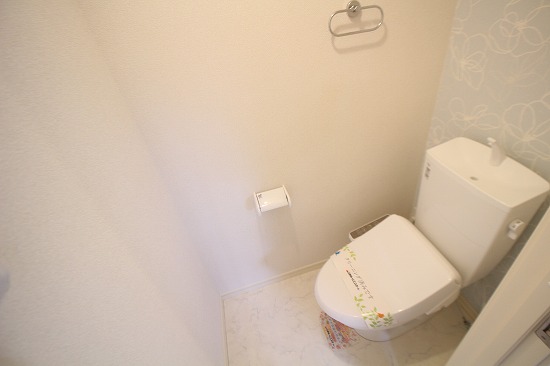 トイレ　類似部屋写真（左右反転となります）