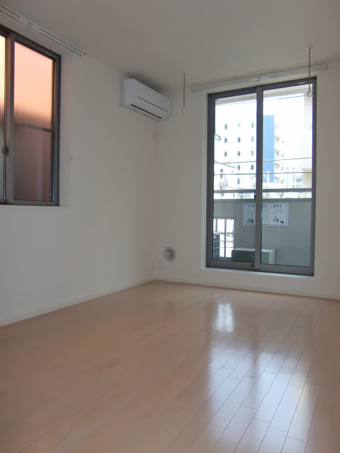 居室・リビング　２面採光の明るい居室