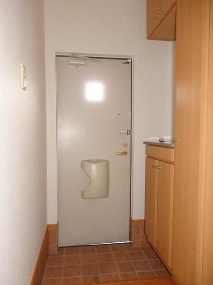 玄関　※別部屋の写真を使用しています。