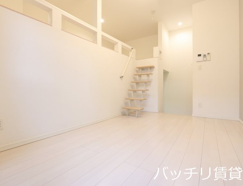 居室・リビング　別号室タイプの為、現状を優先致します。
