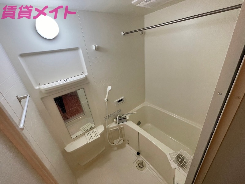 バス・シャワールーム　同物件別部屋写真