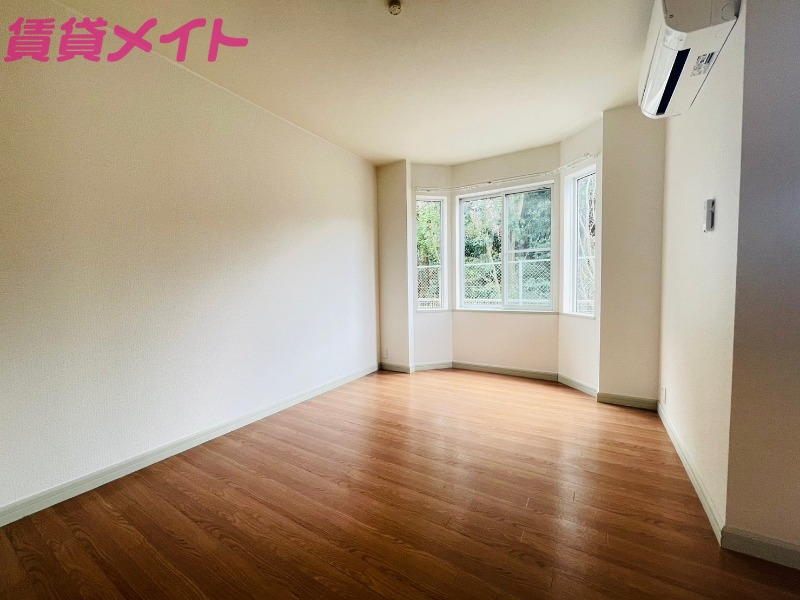 居室・リビング　同物件別部屋写真