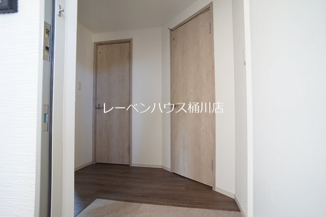 玄関　レーベンハウス桶川店へ　048-787-5511