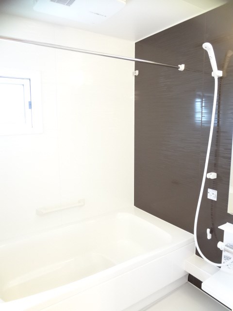 バス・シャワールーム　※同アパート別部屋の参考写真です。