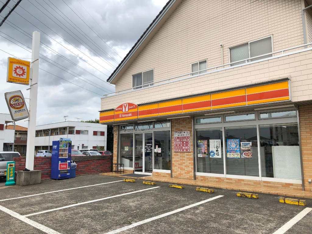 コンビニ　コミニティーユアサ（コンビニ）まで373m
