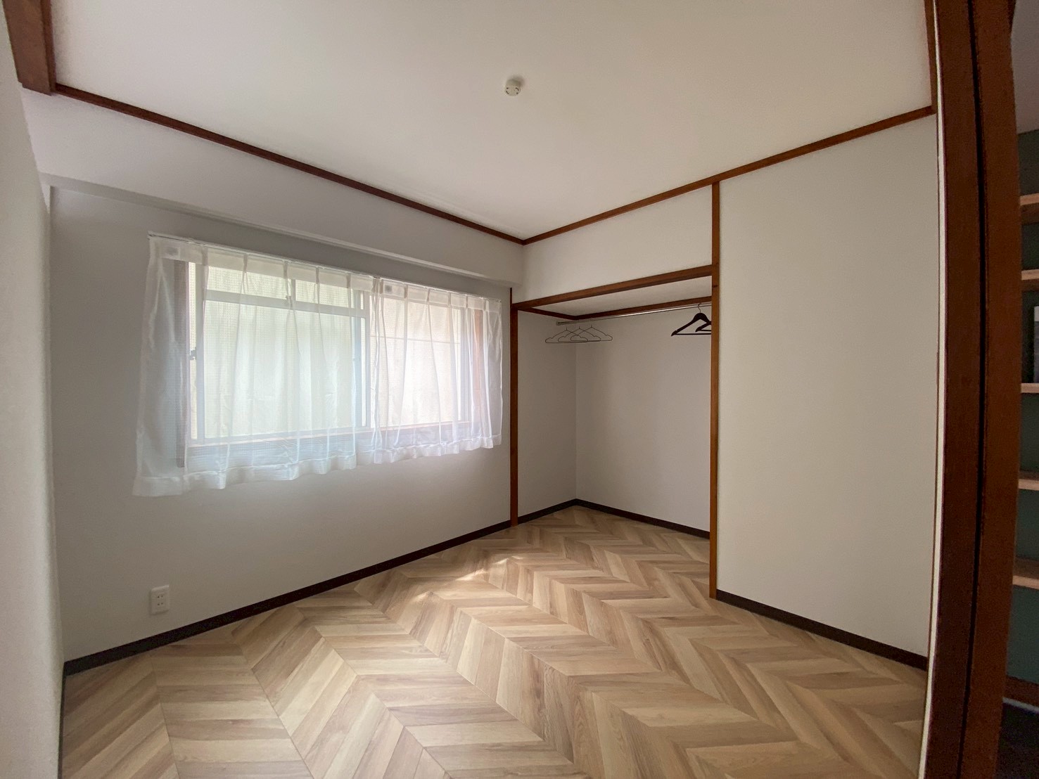 その他部屋・スペース　光の差し込む洋室