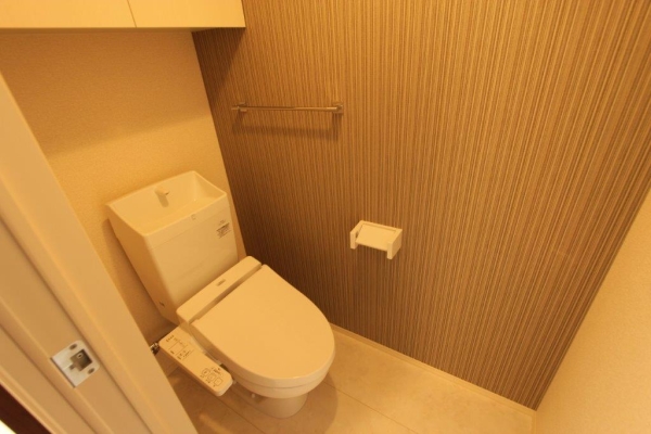 トイレ　温水シャワー付きトイレです