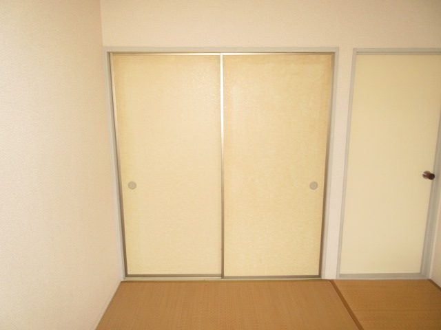 収納　写真は103号室のもの
