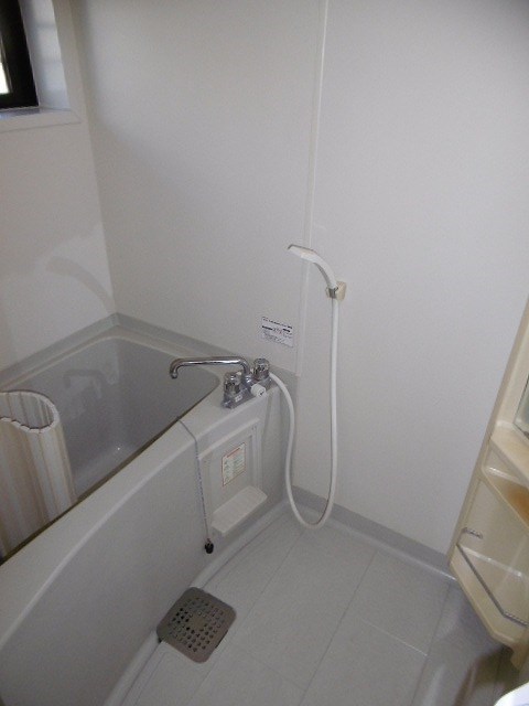 バス・シャワールーム　※写真は103号室のお部屋です。