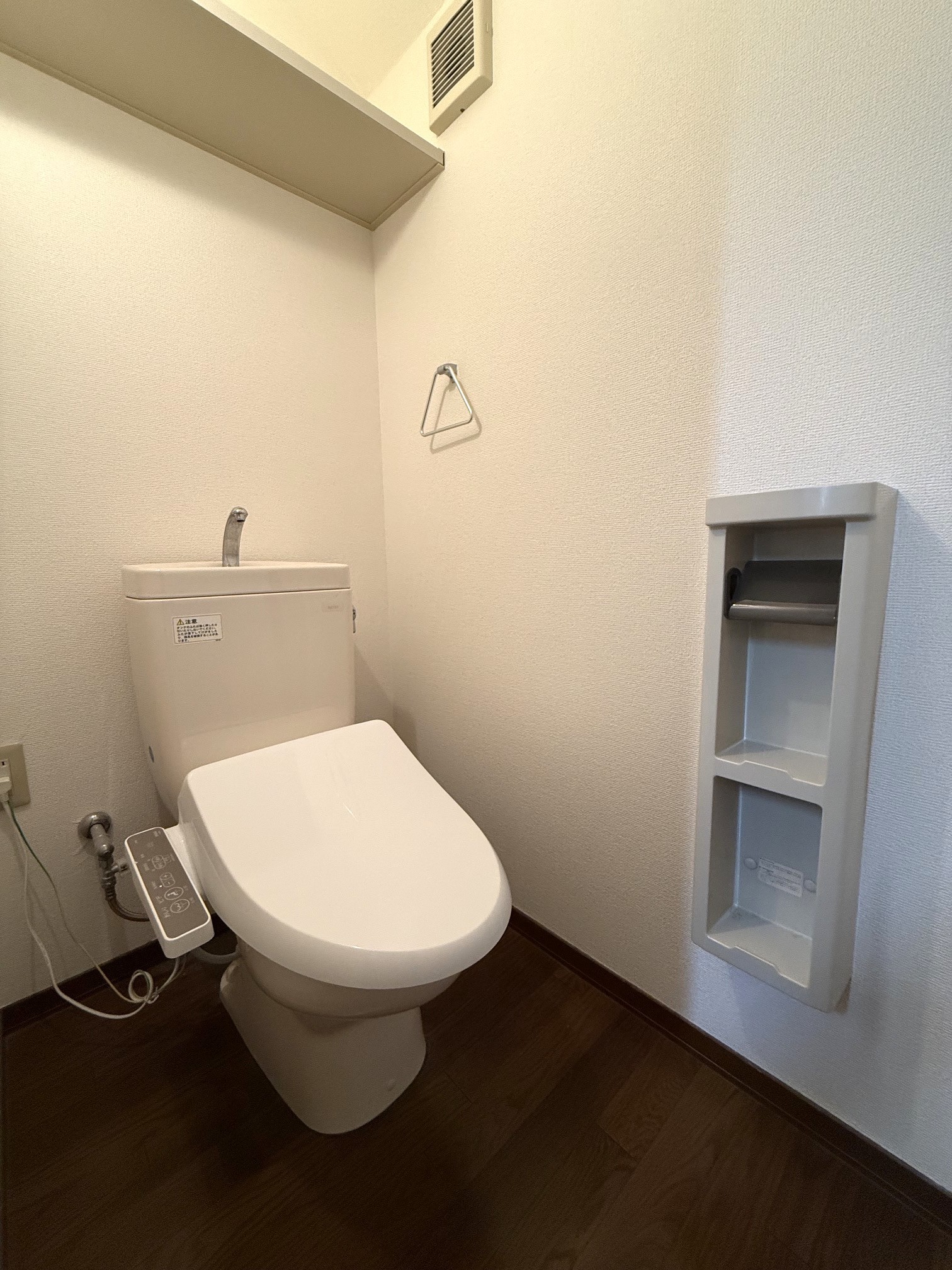 トイレ　クリーニング前となります