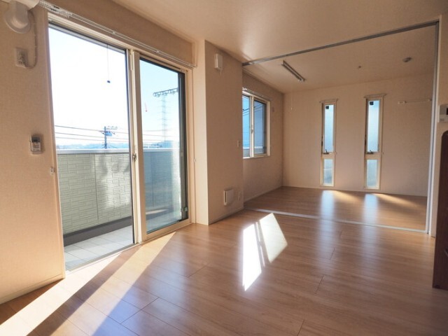 居室・リビング　２面採光の角部屋です