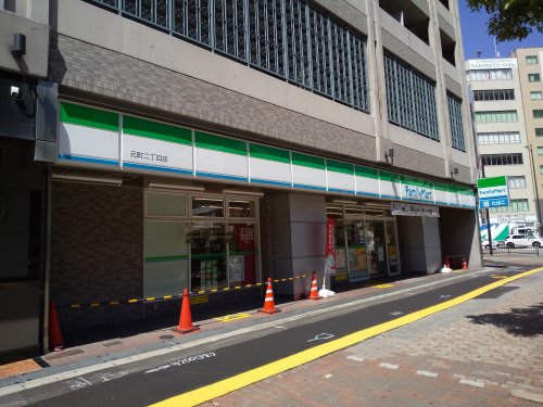 コンビニ　ファミリーマート 元町二丁目店（コンビニ）まで151m