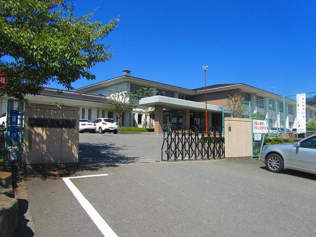 中学校　桜井市立桜井中学校（中学校）まで911m