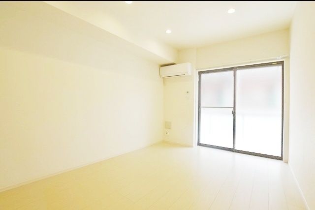 居室・リビング　★★白が基調のきれいなお部屋★★