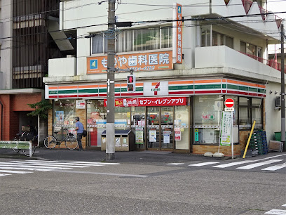 コンビニ　セブンイレブン 北区豊島1丁目店（コンビニ）まで106m