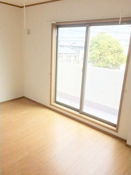 ＪＲ京浜東北線 大宮駅 徒歩17分 3階建 築8年の居間写真