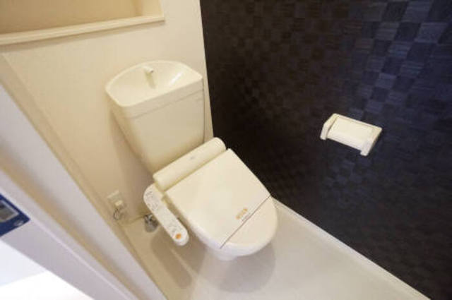ＪＲ白新線 東新潟駅 徒歩27分 2階建 築15年のトイレ写真