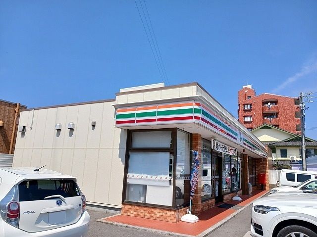 コンビニ　セブンイレブン半田住吉町店（コンビニ）まで387m