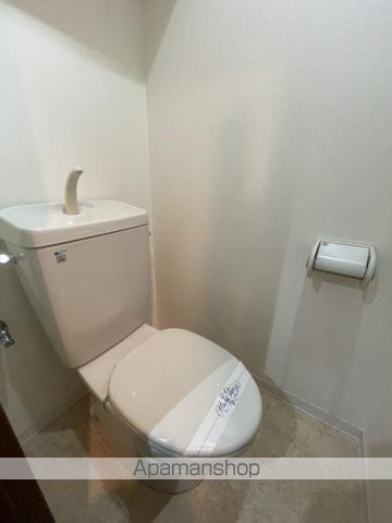 地下鉄谷町線 南森町駅 徒歩7分 10階建 築29年のトイレ写真