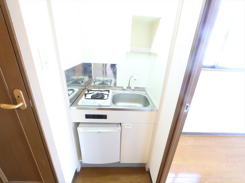 キッチン　キッチン（ガス1口コンロ付）ミニ冷蔵庫付　家電用意できます