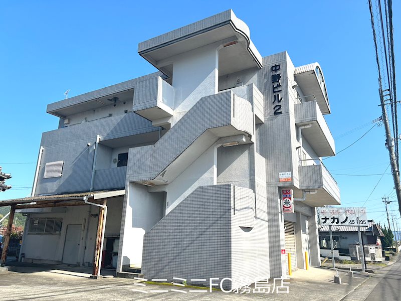 【霧島市国分下井のマンションの建物外観】