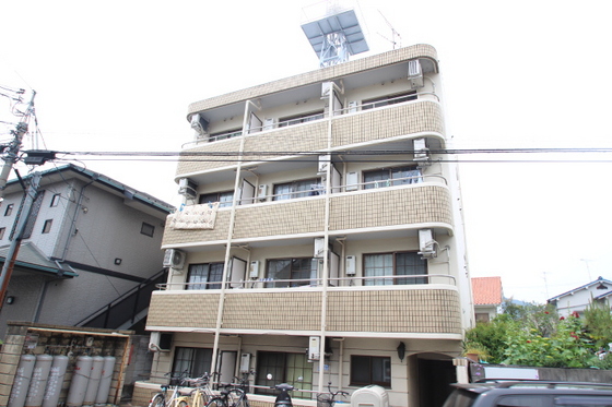 【広島市安佐南区長束のマンションの建物外観】