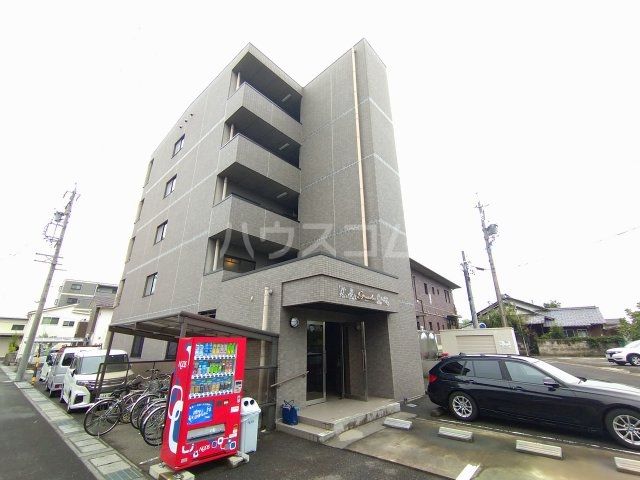 岐阜市六条のマンションの建物外観