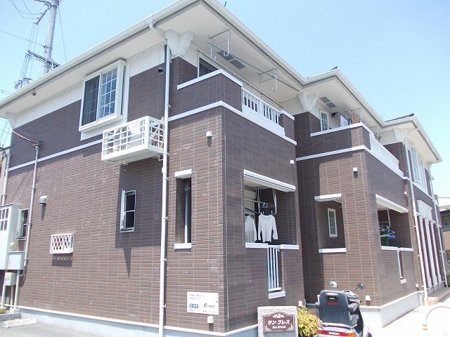 富田林市寿町のアパートの建物外観