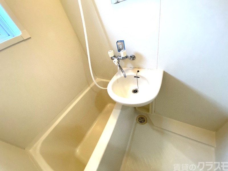 バス・シャワールーム　窓があるバスルームです！