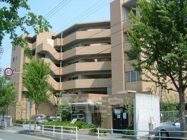吹田市佐井寺のマンションの建物外観