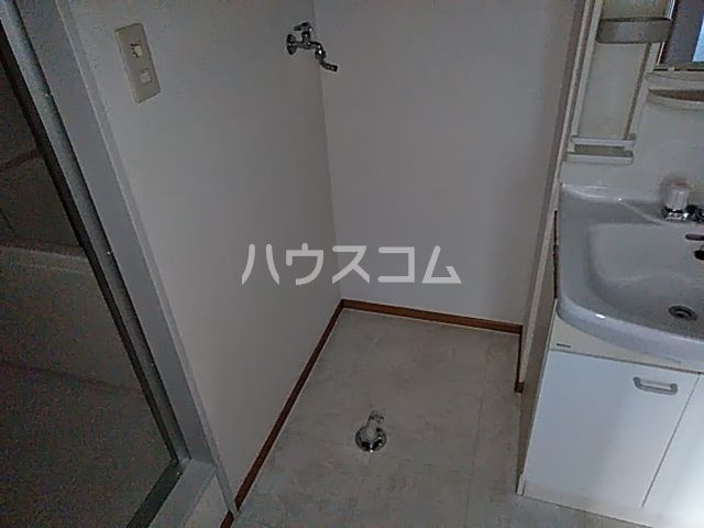 【横浜市金沢区富岡西のアパートの洗面設備】