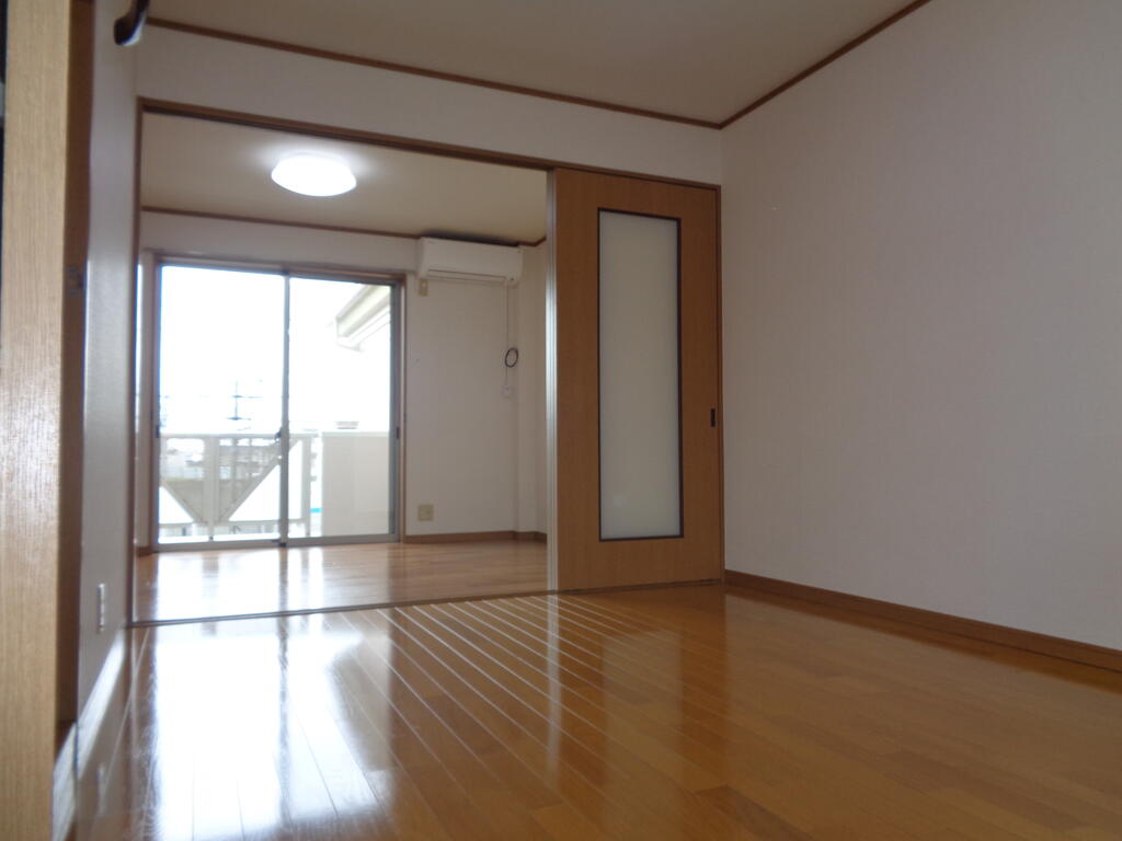 その他部屋・スペース　玄関から見た室内