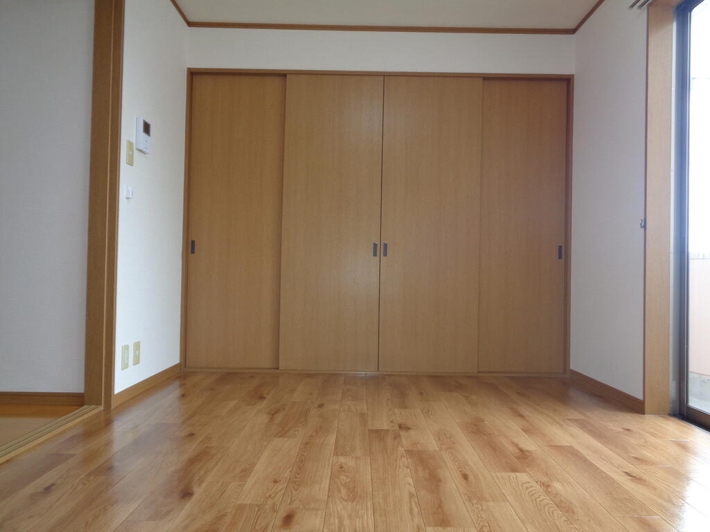 居室・リビング　エアコン付きの６帖洋室