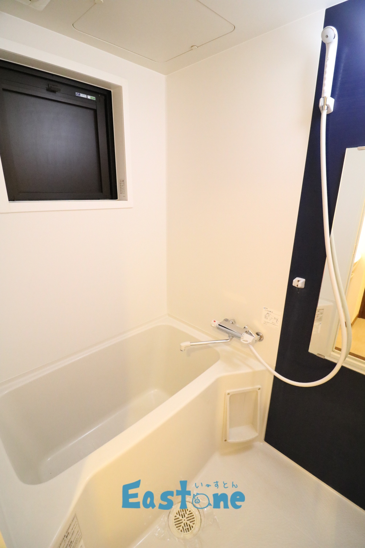 バス・シャワールーム　清潔感のあるシャワールーム