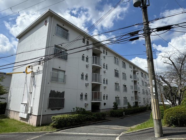 香芝市上中のマンションの建物外観