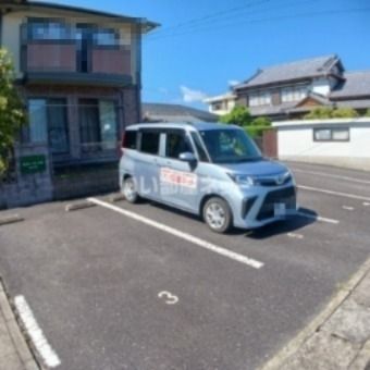 【セジュール　ユキの駐車場】