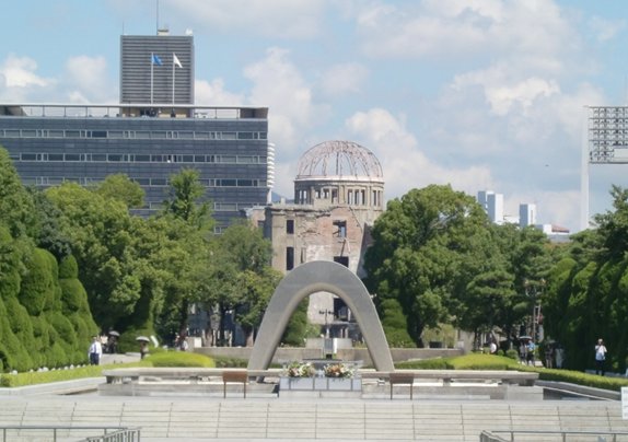 【広島市中区大手町のマンションの公園】